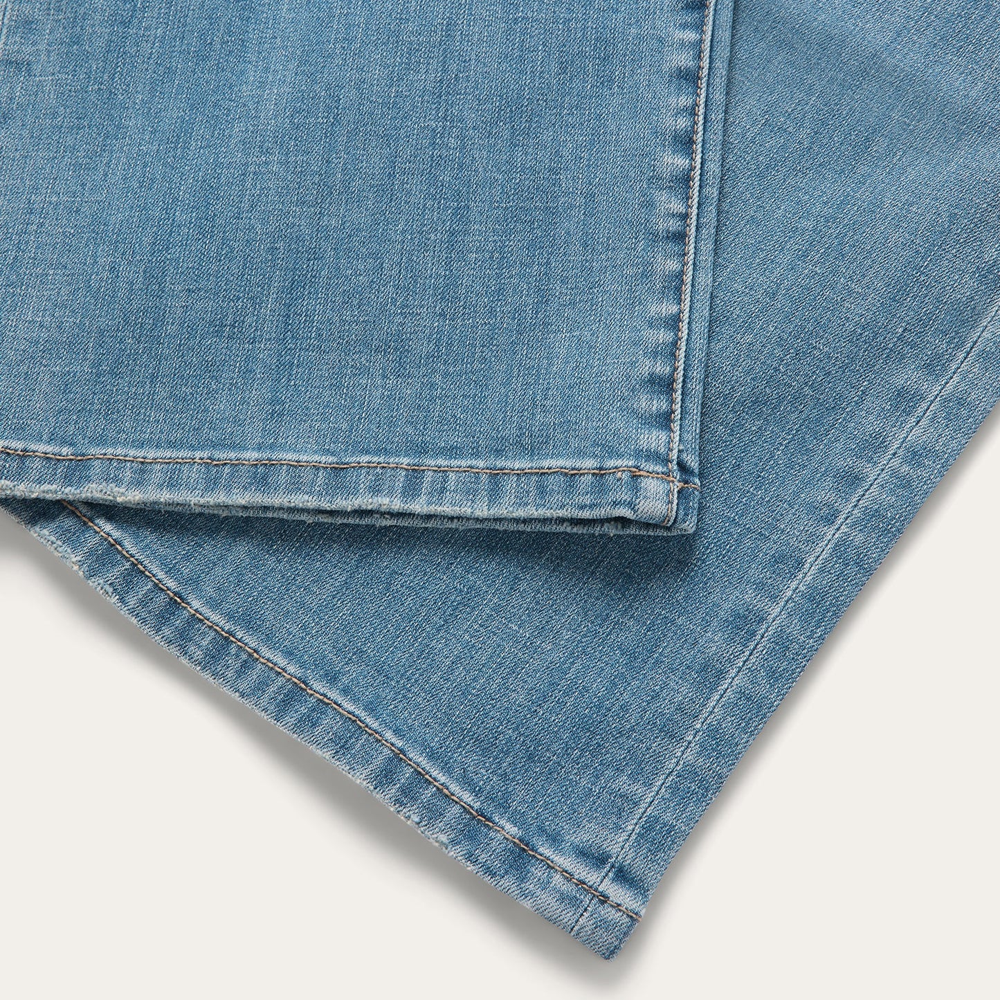 675 Mid-Rise Wide Leg Jean