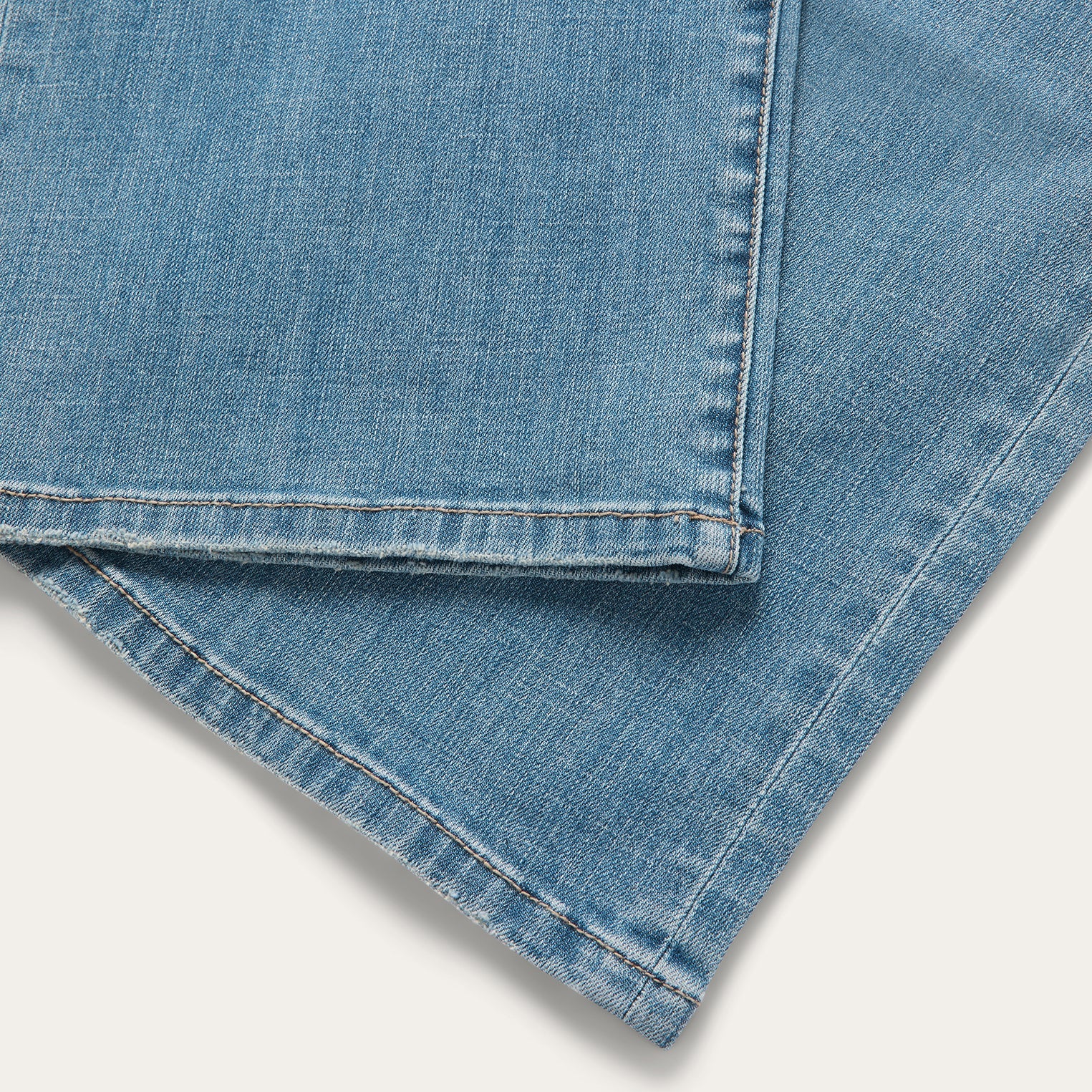 675 Mid-Rise Wide Leg Jean